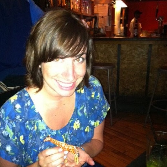 Meet your Posher, Olivia - Picture 1 of 1